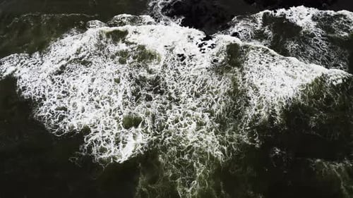 Eaux sombres et troubles