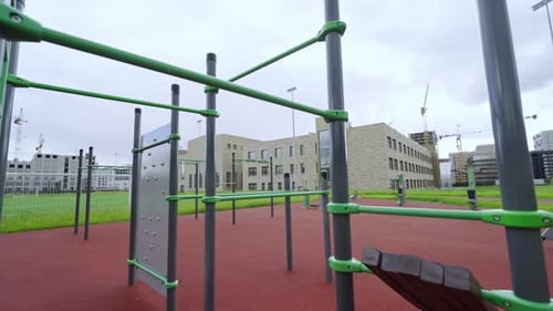 Workout Station Offers Equipment for Bodyweight Training