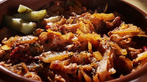 Kohlrouladen mit Fleisch und Tomatensauce Traditionelles ungarisches hausgemachtes Essen