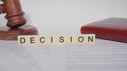 Word DECISION sobre Scrabble