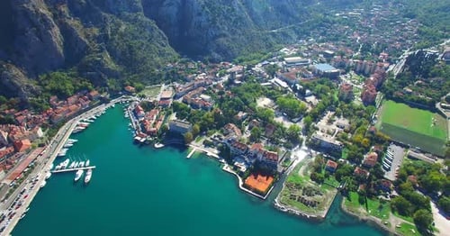 Drohnenaufnahmen der Altstadt von Kotor, Montenegro. Reiseziele in Montenegro