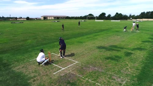 Foto de un Zumbido de niños jugando al cricket escolar en Durban, Sudáfrica