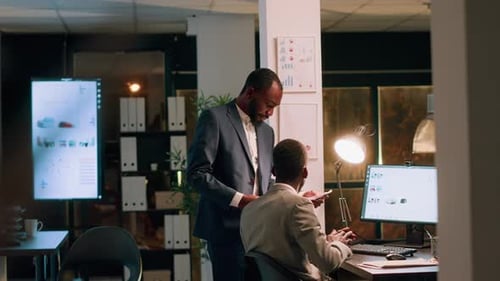 Supervisor Teaching Newcomer