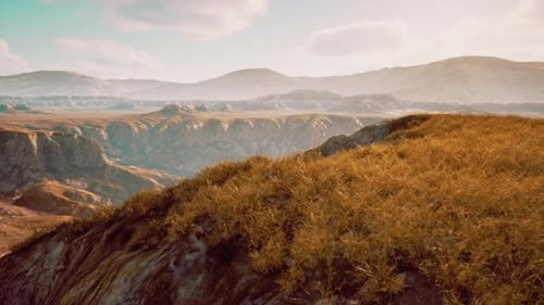 Trekking im Himalaya-Gebirge Nepals mit wunderschönen Hügeln