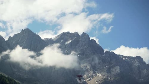 Nuages au mont Zugspitze, en Allemagne.