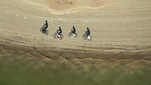 Visite à vélo avec vue aérienne au bord du lac