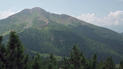 Le sommet du Schwarzhorn - Corno Nero dans le Tyrol du Sud, en Italie, vu depuis Jochgrimm - Passo di Oclini.