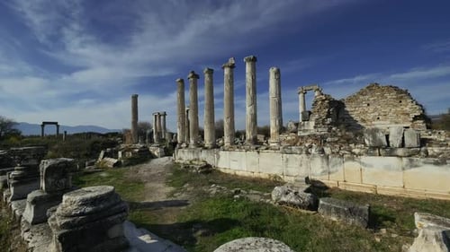 Tétrapylon, ruines anciennes d'Aphrodisias, Aydın, Turquie. 4K. Ruines du temple d'Aphrodite.