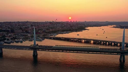 Vista aérea del Cuerno de Oro y puesta de sol
