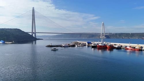 Brücke und Hafen