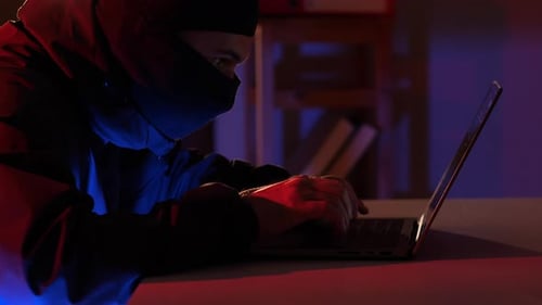 Maskierter Hacker verärgert über seinen Misserfolg