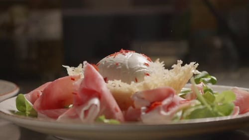 Salade d'apéritif à la viande fraîche et à la mozzarella