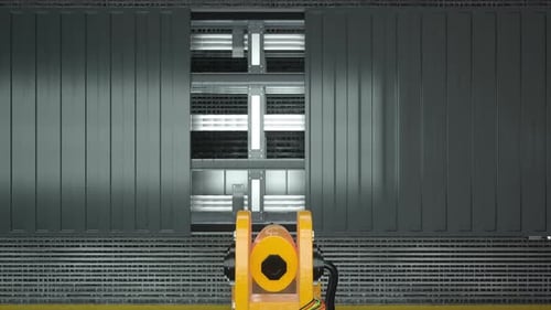 Imagen POV del brazo de un robot industrial trabajando en una línea de ensamblaje en un renderizado 3D de fábrica