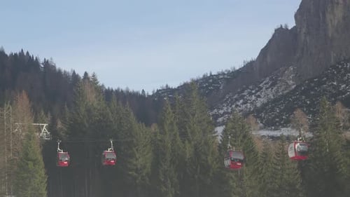 Seilbahn in den Dolomiten