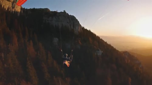 Freedom Paragliding bei friedlichem Sonnenaufgang