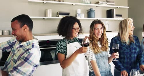 Kitchen Friends, cocina, diversión y vino