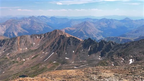 Sommet estival du 14e sommet de La Plata, vue sur Collegiate Peaks, Sawatch Range, printemps-été, Rocky Mountain