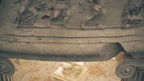Marmorstatue einer nackten Frau in antiker Bauweise