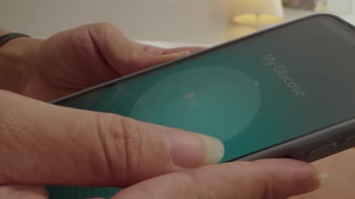 Smartphone App Displays Blood Glucose Levels