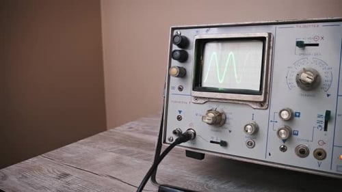 Oscilloscope Showing Dynamic Green Wave