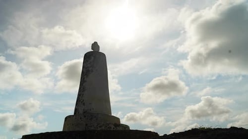 Un timelapse du ciel d'un ancien pilier de Vasco Da Gama