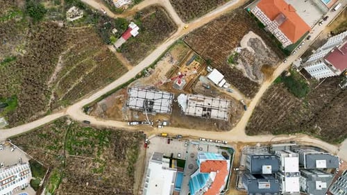 Vuelo aéreo sobre un desarrollo de nuevas construcciones