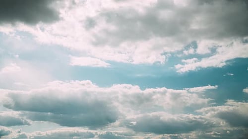 Bewölkter Himmel mit flauschigen Wolken Natürlicher Hintergrund Zeitraffer Zeitraffer Zeitraffer