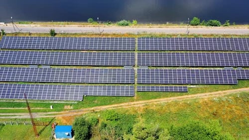 Umweltfreundlicher Strom. Große Solarenergieanlage.