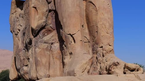 Colosses de Memnon, statues massives en pierre du pharaon Amenhotep