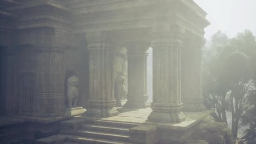 Photographie capturant les ombres de midi à l'entrée historique d'un temple
