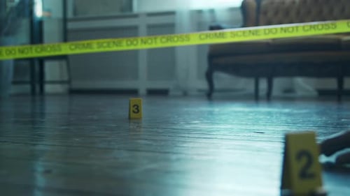 Close-up de uma cena de crime na casa de uma pessoa falecida Homem morto Linha Policial: pistas e evidências, série