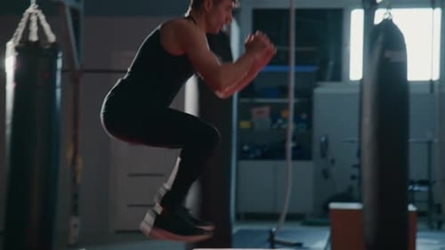 Un athlète se prépare à un saut en boîte explosif