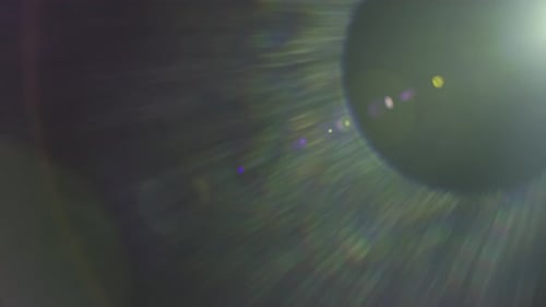 Lucent Warm Sammlung: Aufnahme mit geometrischem Linsen-Flare-Effekt mit einem 18-mm-Prime-Objektiv