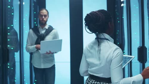 Profesional calificado y experimentado que sobresale en la industria de la tecnología moderna