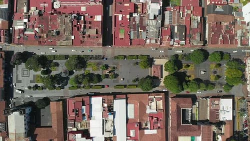 AERIAL TIMELAPSE: CARS PASSING BY IN A PLAZA.