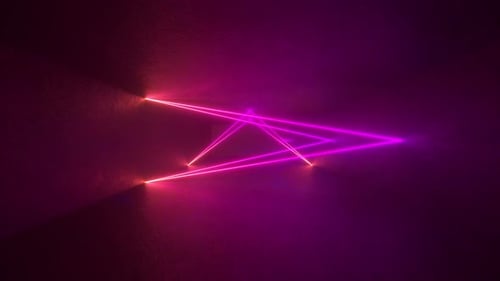 Faisceaux lumineux dans une pièce sombre