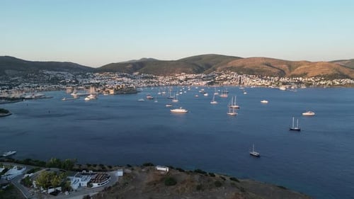 Vue aérienne du château de Bodrum et des bateaux, Bodrum, Mugla, Turquie.