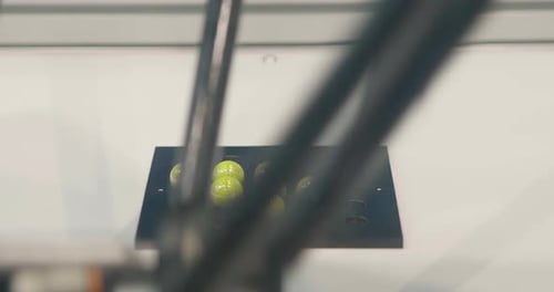 Gros plan sur l'automatisation industrielle et l'ingénierie robotique, dans lesquels le robot ou le bras mécanique est