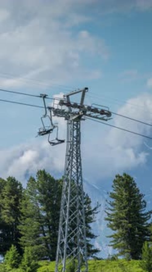 Alpes suisses montagneuses à la verticale