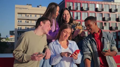 Friends Together Using Smartphones in Urban Setting
