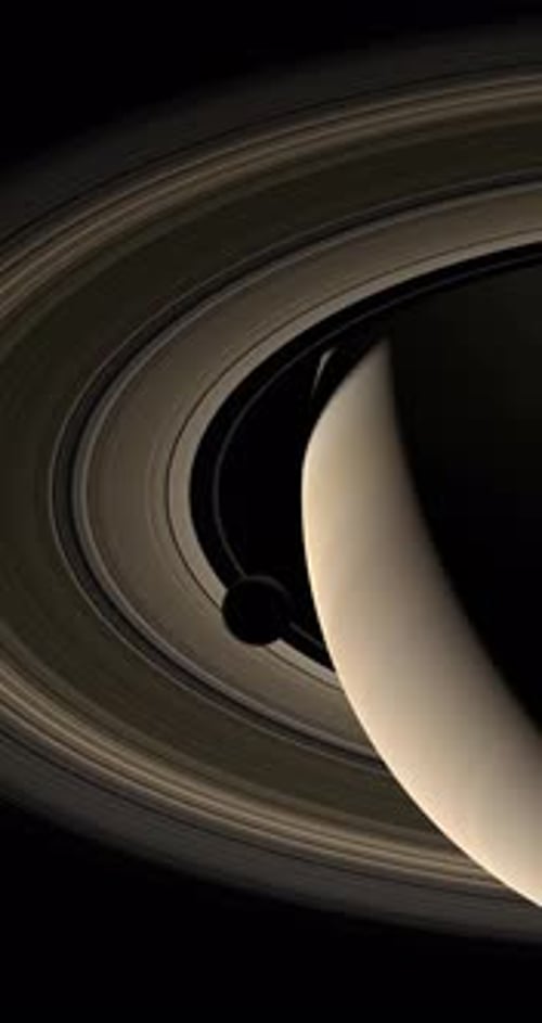 Mond um den Planeten Saturn