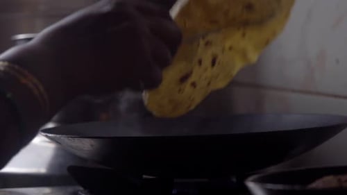roti de chapati soufflé de blé, parfaitement doux et moelleux.
