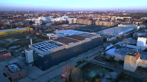 Rechenzentrum, Cloud-Service, Quantencomputing, Serverraum, tolle Luftaufnahme, Flugdrohne