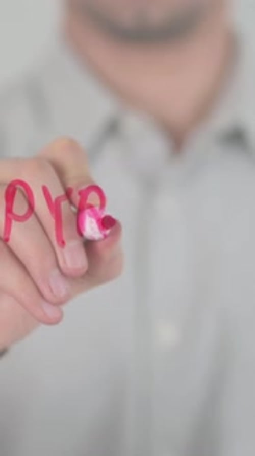 Pyramidenschema, Schreiben auf dem Bildschirm mit der Hand, vertikales Video