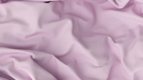 Tissu en soie nude rose pastel à plis doux et fluides, animation 3D, tissu satiné ondulé, texture liquide lisse