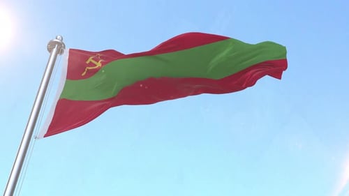 Die Flagge Transnistriens weht am Himmel