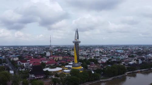 Vue aérienne du processus de construction du monument du point zéro kilomètre à Banjarmasin au m