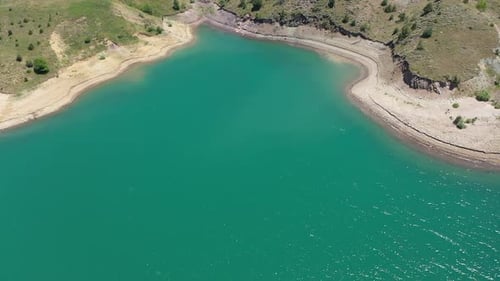 Vue aérienne du lac Dam avec faible niveau d'eau