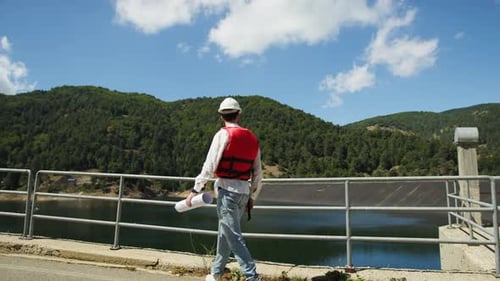 La profesión de arquitecto y diseñador camina cerca de la construcción de la nueva presa