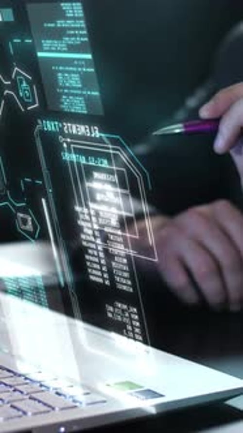 Managing Work on a Laptop and a Digital Holographic Display